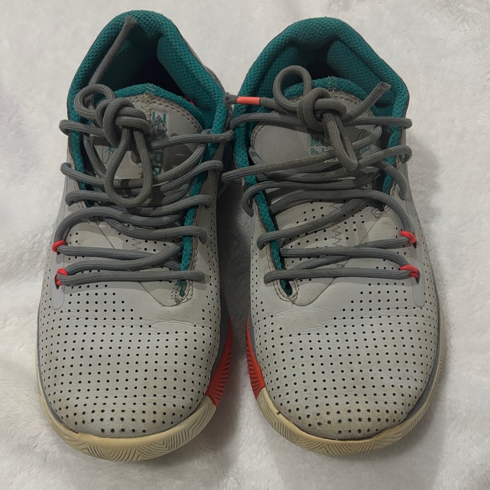 Under Armour SC 3Zero III basketball shoes size 3